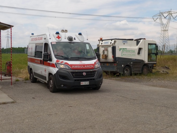 Incidente sul lavoro negli stabilimenti di Cem ambiente, arriva l’elisoccorso
