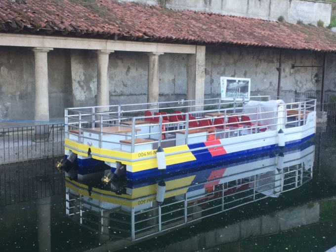 Battello elettrico pronto a solcare le acque del Naviglio Martesana