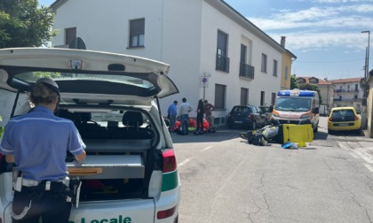 Schianto auto moto, postino finisce in ospedale