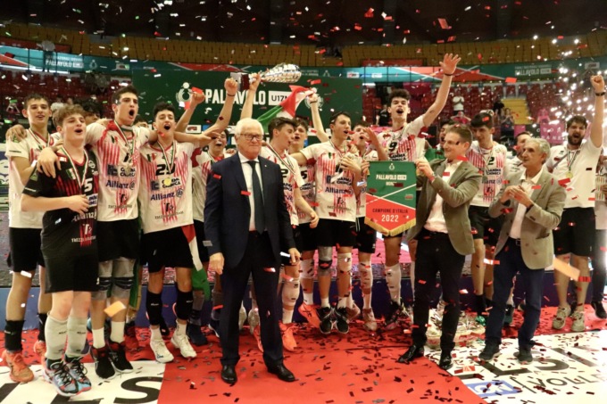 Diavoli rosa campioni d’Italia e nell’albo d’oro delle squadre più forti e vincenti di sempre