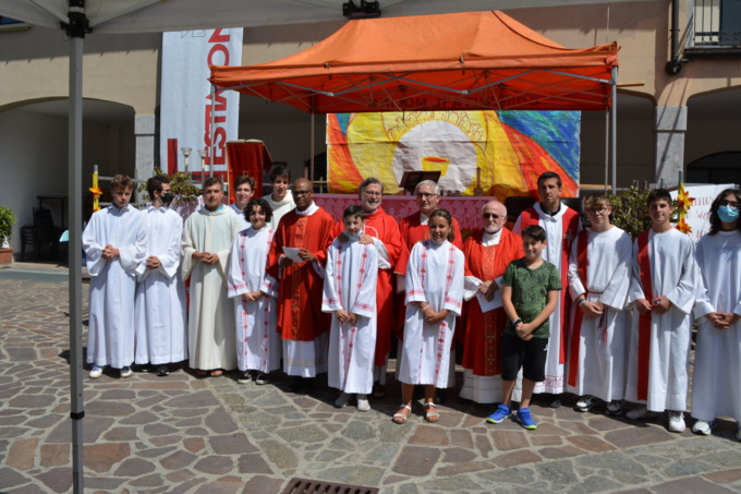 Sant’Andrea in festa per il 50esimo anniversario di sacerdozio di don Aurelio Redaelli FOTO