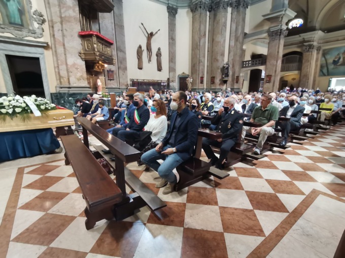 Profonda commozione ai funerali dell’ex sindaco Pierangelo Tremolada