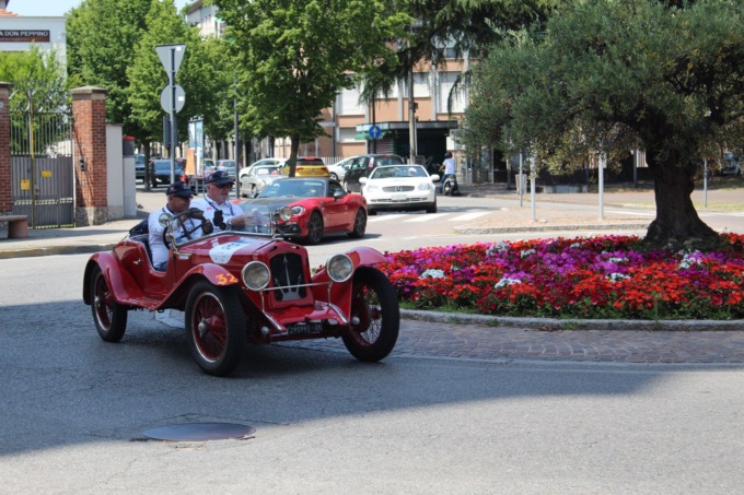 La Mille Miglia passa da Trezzo: spettacolo di motori e di pubblico