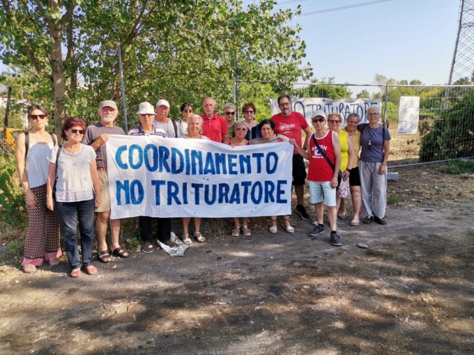 Via ai lavori del trituratore di inerti, flash mob davanti al sito