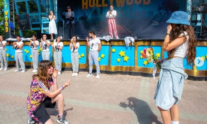 Erika e Martina influencer Lgbt si sono promesse amore eterno a Mirabilandia