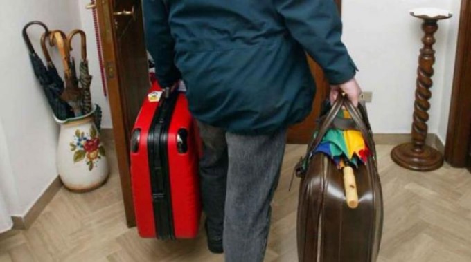 Emergenza sfratti, il Comune assegna una casa popolare a due famiglie