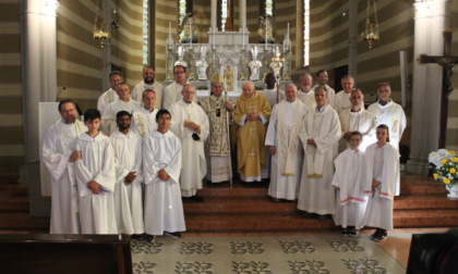 70 anni di sacerdozio per don Gaetano Gallizzi, il regalo è una Messa con Papa Francesco