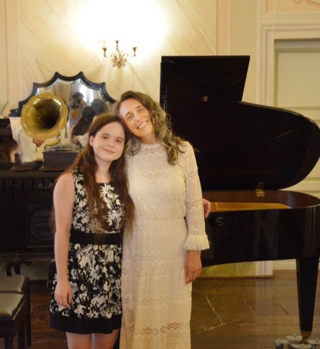 Profuga ucraina incontra per caso una pianista e si trova a suonare nel paese natale di Giuseppe Verdi