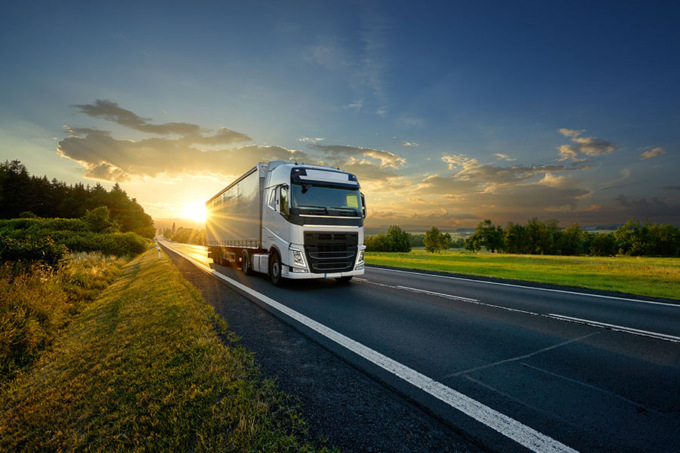 Camion – mezzi di trasporto multifunzionali per il trasporto di merci nel cassone o sulla piattaforma 