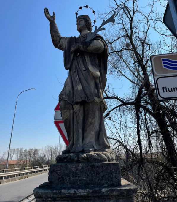 La storica statua sul ponte verrà finalmente restaurata