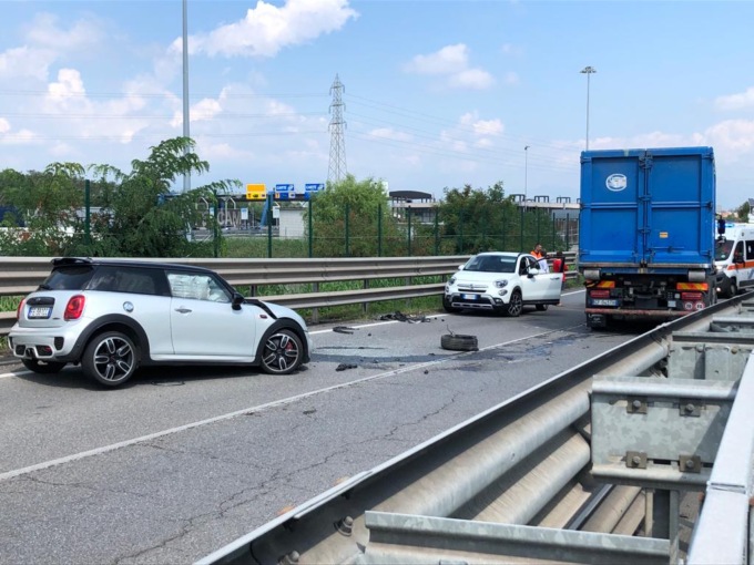 Incidente a Trezzo sull’Adda, lunghe code di camion verso la A4