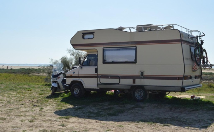 Schiacciato dal suo camper nel giorno di Ferragosto