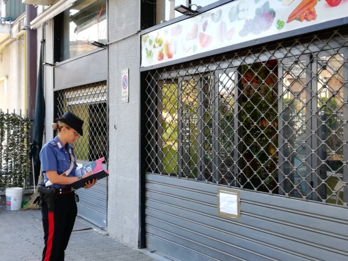 Dal fruttivendolo si comprava droga, sospesa la licenza del negozio