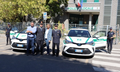 Due auto ibride per la Polizia Locale: il regalo di Comune e Regione Lombardia