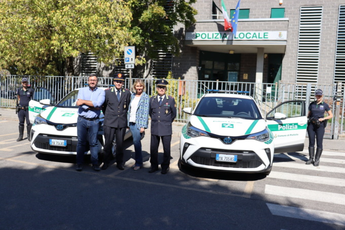 Due auto ibride per la Polizia Locale: il regalo di Comune e Regione Lombardia