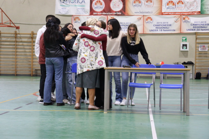“Ciao Leo”: studenti, professori e familiari ricordano il 16enne scomparso in un incidente