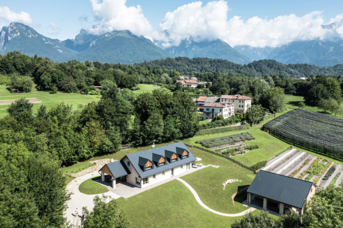 Scandole PREFA per la copertura di Naturalpina Dolomiti: bellezza e sostenibilità