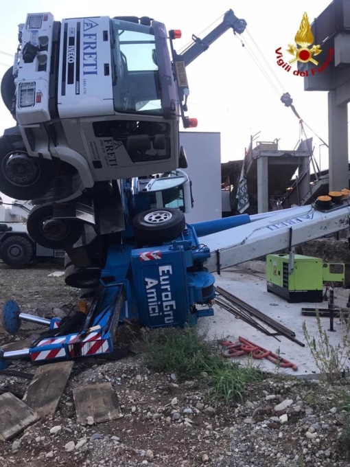 Gru cade sulla Metro, i sindacati: “Tragedia sfiorata”. Disagi alla circolazione per un periodo lungo