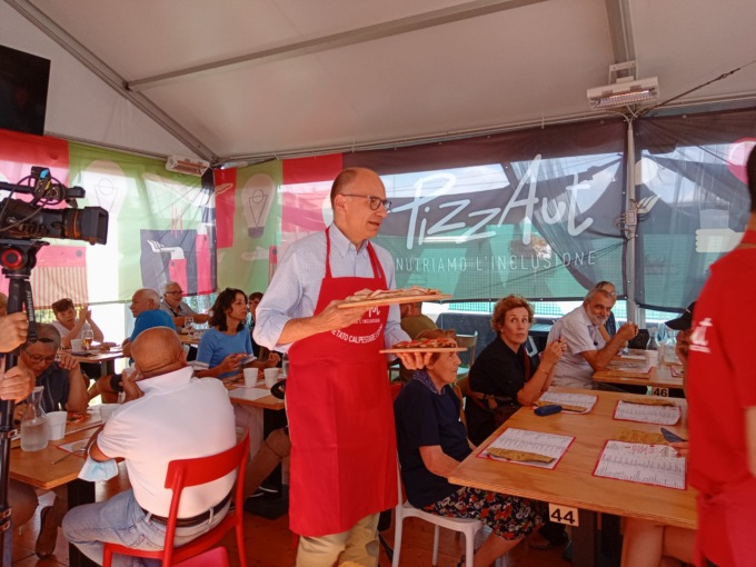 Il segretario del Pd Enrico Letta da Pizzaut: “Un esempio di inclusione per l’Italia”