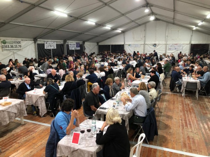cassano d'adda al sa derva serata per il solidarmarket con giunta e referente del gruppo angela magni