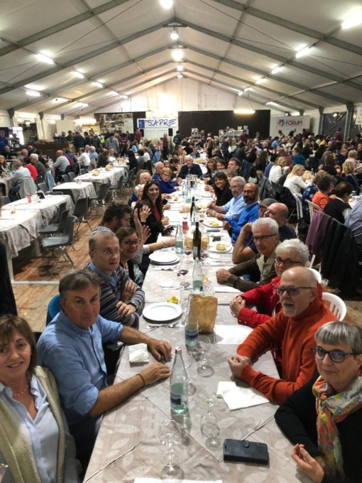 cassano d'adda al sa derva serata per il solidarmarket con giunta e referente del gruppo angela magni