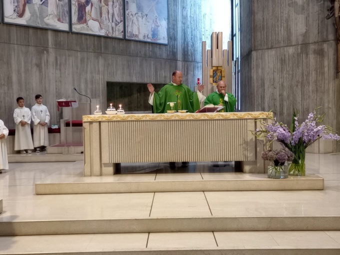 Don Davide Pezzali accolto nella chiesa di Cristo Risorto