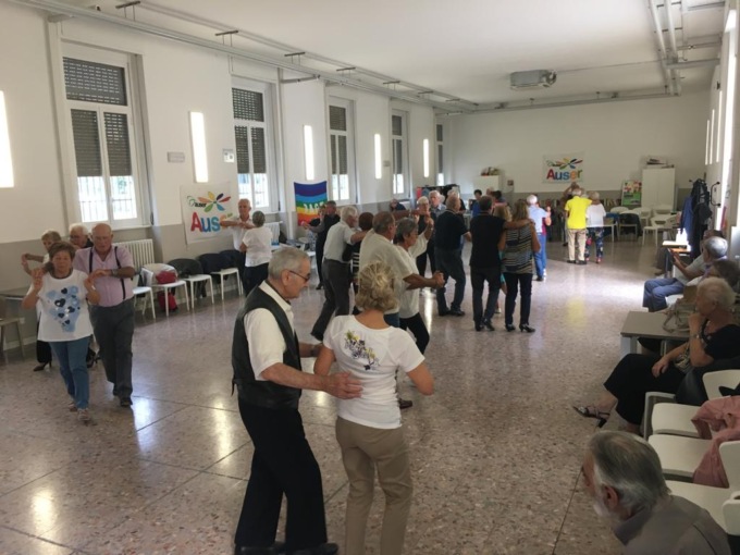Minacce e spintoni al centro anziani, intervengono i Carabinieri