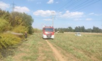 Incendio nei campi vicini al cimitero: intervengono pompieri e Polizia Locale