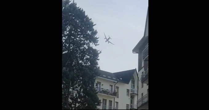 Aereo e due caccia a a bassa quota sui cieli della Martesana: era un’esercitazione