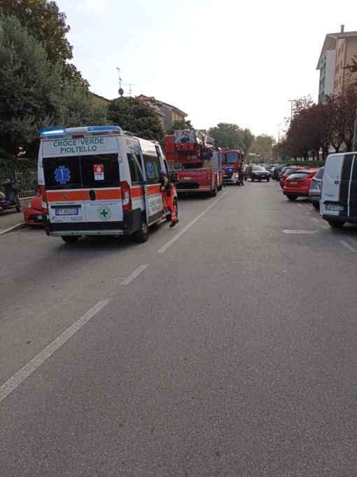 Fiamme in appartamento, Vigili del Fuoco in azione a Segrate