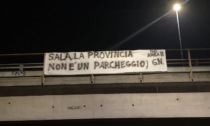Area B, striscione di protesta di Gioventù Nazionale: "La provincia non è il parcheggio di Milano"