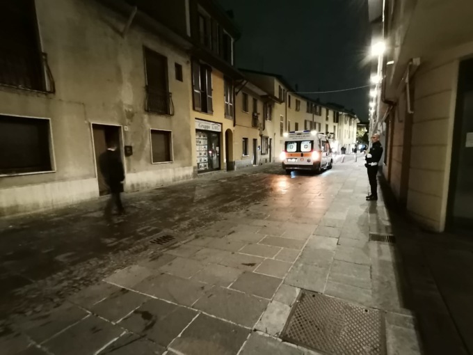 Sfondato il vetro di una finestra a Cernusco sul naviglio