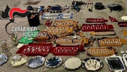 In fuga con argenteria e orologi, il ladro è un idraulico