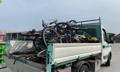 Operazione "Strade pulite" a Pioltello: rimosse 63 carcasse di bici