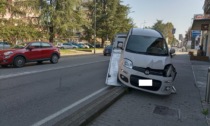 Anziano perde il controllo dell'auto e finisce sul marciapiede