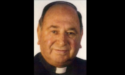 Onora la memoria dello zio sacerdote donando 20mila euro al suo paese di nascita