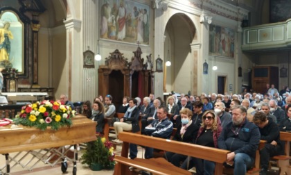 Folla per l'ultimo saluto all'ex sindaco di Truccazzano