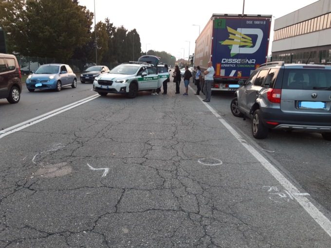 Sedicenne in motocicletta investito sulla Padana, arriva l’elicottero
