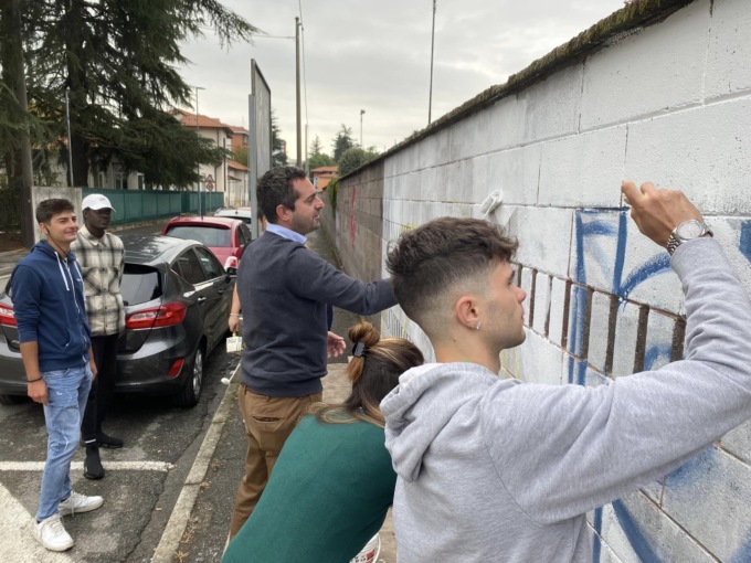 Davanti alla tomba di Simone Stucchi ad un anno dalla tragica morte