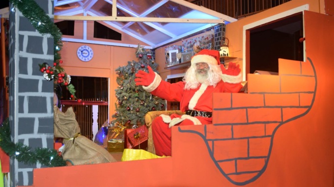 A Cernusco sul Naviglio prende il via il tour del carro di Babbo Natale