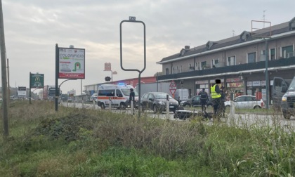 Scontro sulla Cerca tra furgone e moto: traffico in tilt