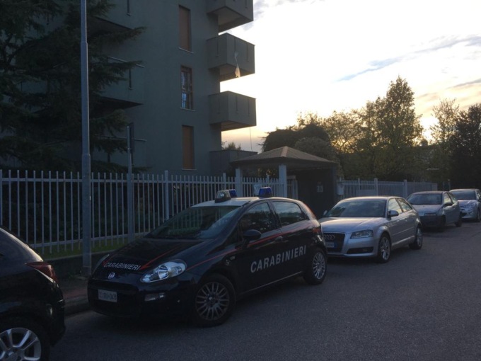 Precipita dal primo piano di un condominio di Brugherio: paura per una 44enne