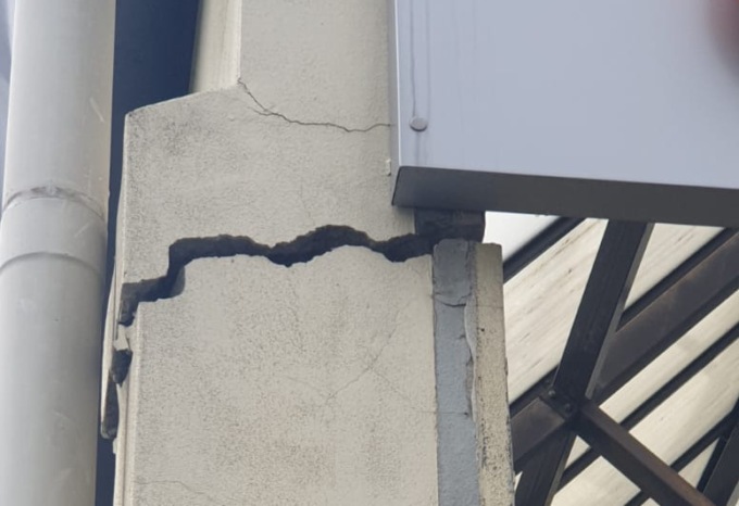 Vigili del Fuoco al centro commerciale di Cassina de’ Pecchi, profonda crepa in una colonna