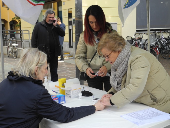 Screening gratuito del diabete (e quattro chiacchiere) in piazza a Cernusco sul Naviglio