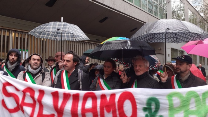 Sindaci sotto Palazzo Pirelli: “Salviamo il Parco agricolo Sud Milano”