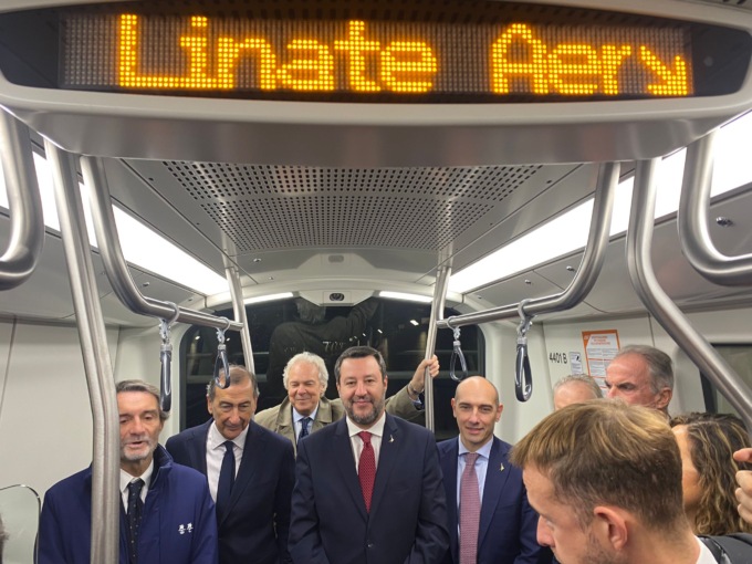 Sfilata di politici all’inaugurazione della Metro 4 per Linate: sarà gratis per tutto il weekend