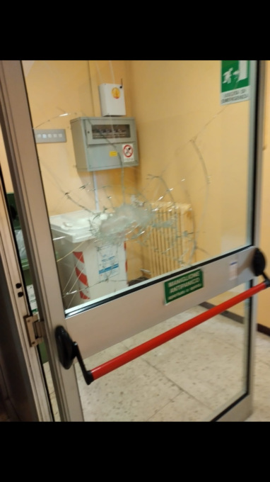 Utenti violenti in Comune a Cologno: le dipendenti “a scuola” di spray al peperoncino