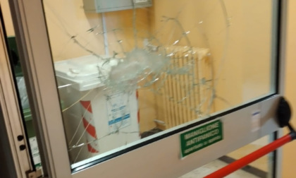 Utenti violenti in Comune a Cologno: le dipendenti "a scuola" di spray al peperoncino