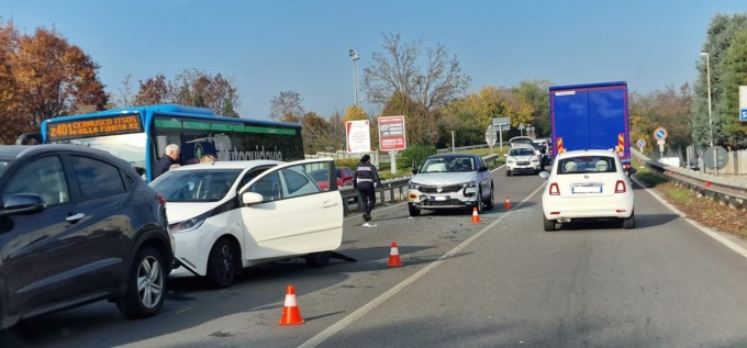 Tamponamento a catena sulla Provinciale 121, traffico in tilt a Cernusco sul Naviglio