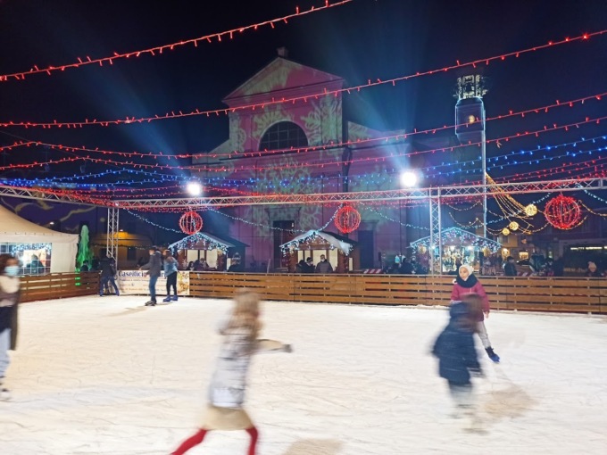 I Led “salvano” il Natale: a Brugherio confermati pista di pattinaggio e Villaggio di Santa Claus